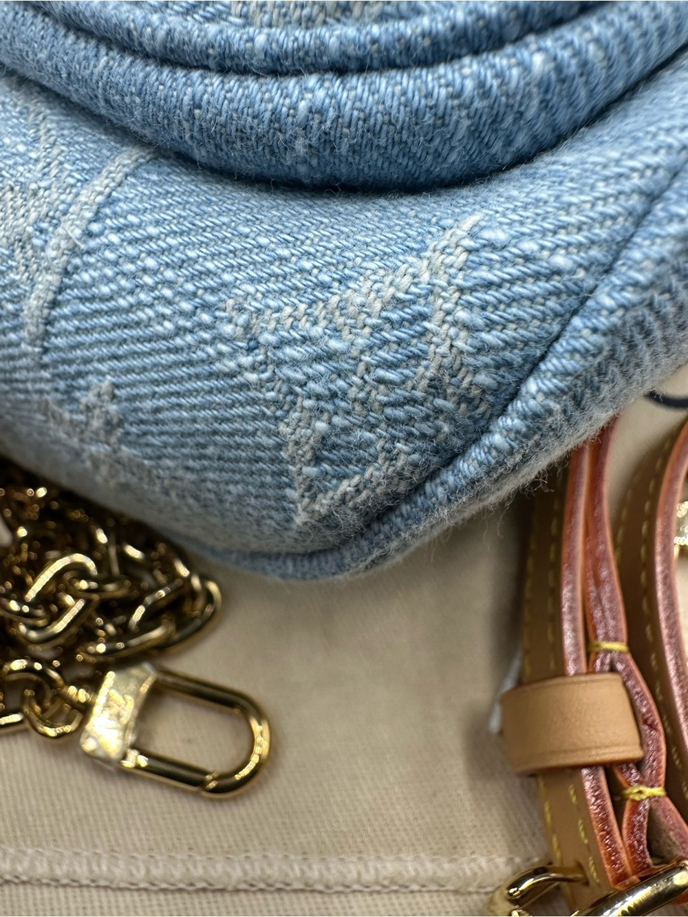 Louis Vuitton Denim mini bumbag - Picture 13 of 13